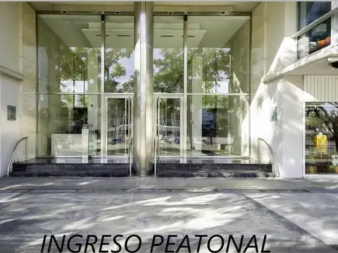 Pierina Dealessi 550 Fente al Dique Madero Center