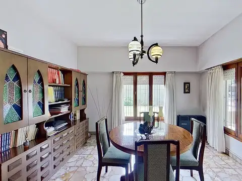 VENTA CASAS FCIO VARELA CENTRO CON PILETA