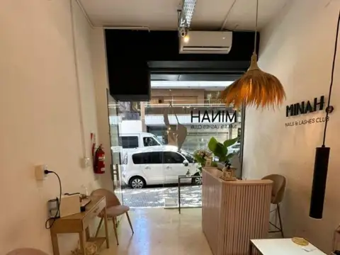 DOS LOCALES EN VENTA EN EXCELENTE UBICACION , 93 M2 EN UNA SOLA PLANTA Y 60 M2 EN DOS PLANTAS