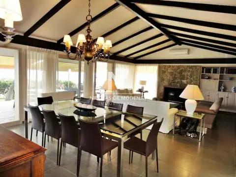 Casa en Venta en Playa Mansa, USD 1.700.000