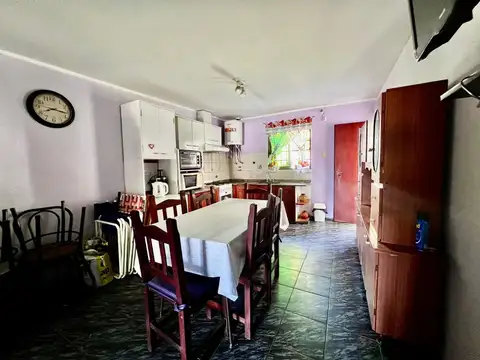 VENTA  CASA 2 DORM BARRIO  PARQUE  LICEO TERCERA