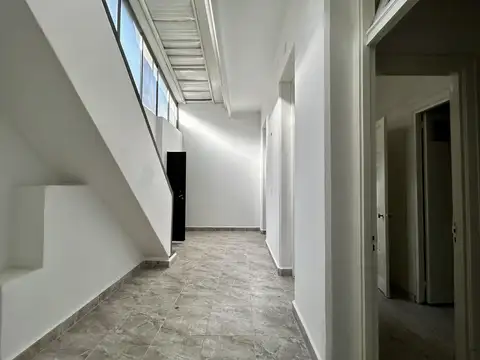 Dickman al 1400, entre Espinosa y San Martín