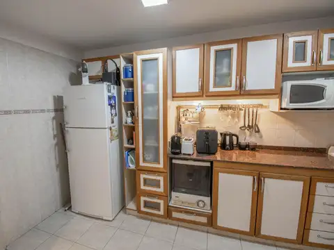 VENTA CASA 4 AMBIENTES - PILETA - PARRILLA - COCHERA - VERSALLES