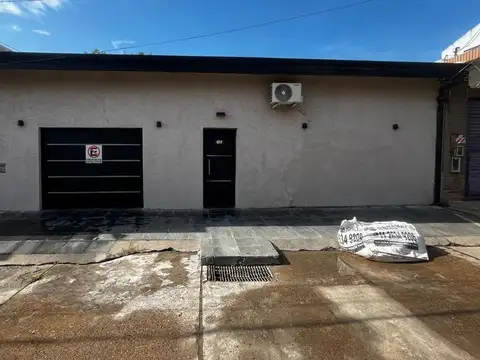 CASA 4 AMBIENTES PATIO GARAGE LOCAL