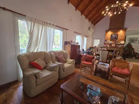 Casa 7 ambientes con 4 baños