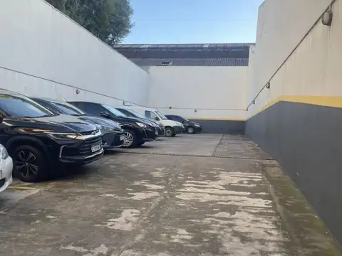 Calderón De La Barca 1600 Montecastro Cochera U$15.000