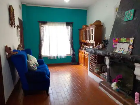 Casa en Alquiler con 2 cocheras