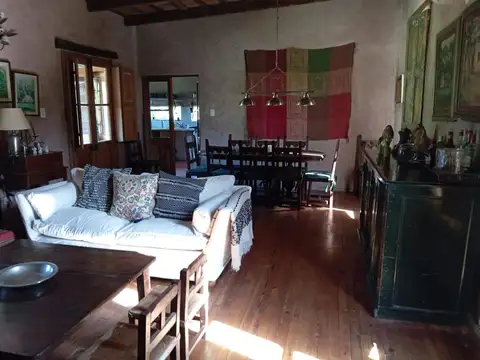 Casa 5 ambientes con 2 baños
