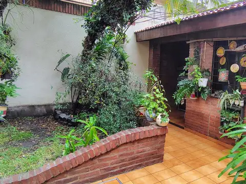 Casa 5 Ambientes 8.66 x 17.50 Cochera, Playroom, Patio, Parrilla Barrio Naon