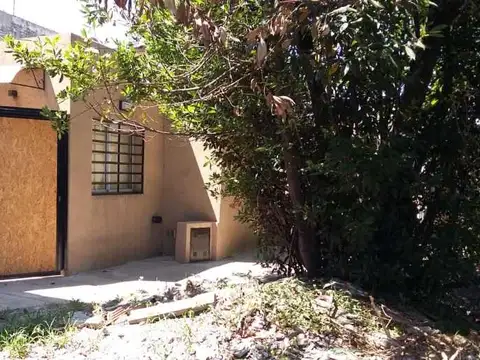 Casa 2 ambientes con 1 baño