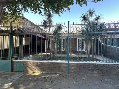 Casa en  venta en barrio matheu 3 dormitorios