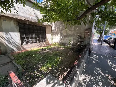 CASA EN LOTE PROPIO - Barracas