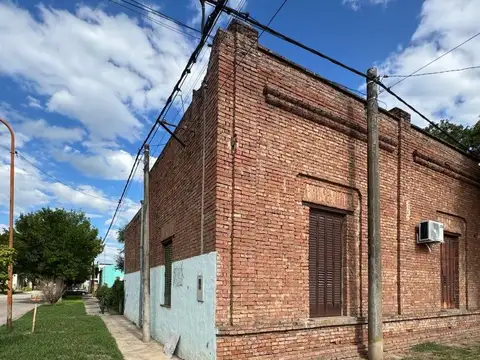 esquina mosconi y 25 de mayo 100