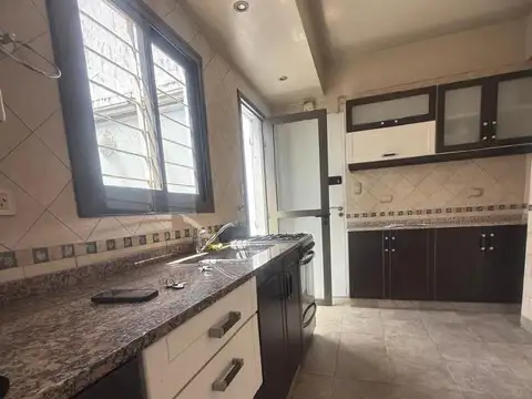 ALQUILER  departamento de 2 ambientes con amplio balcón.