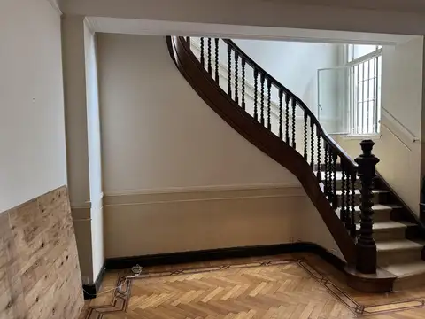 Casa 6 ambientes con 2 baños