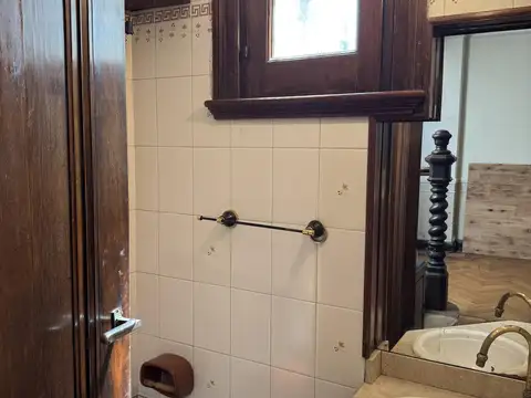 Casa 6 ambientes con 2 baños