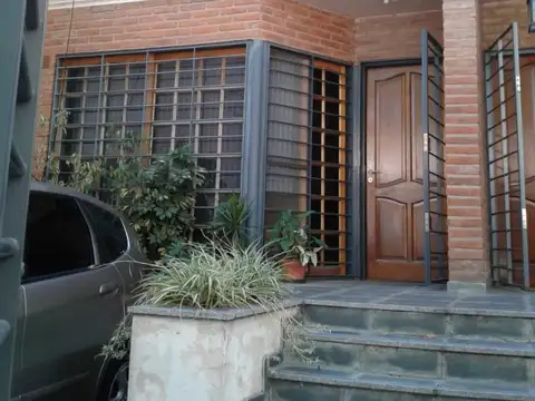 VENTA DE CASA - FLORESTA USD 220.000