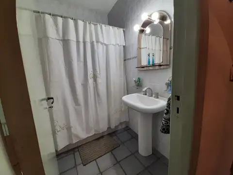 Casa sobre lote de 8.66 x 40mts