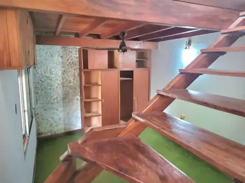 Casa 6 ambientes con 2 baños