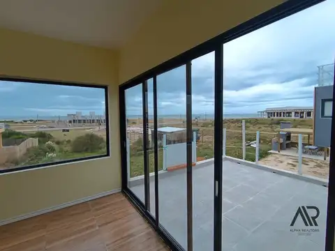 Casa en venta de 3 dormitorios c/ cochera en Punta Negra