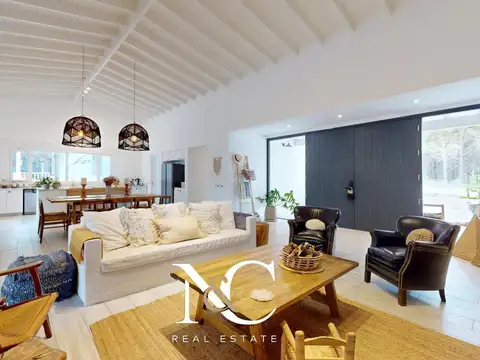 Casa 7 ambientes con 5 baños