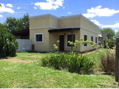 Casa con parque, Juana Azurduy esq. Sauce, Colón.