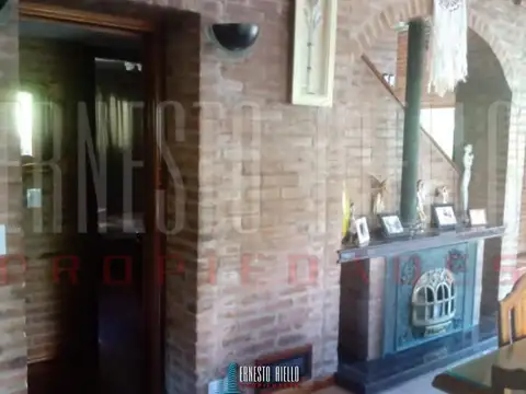 VENTA IMPONENTE CASA DE 5 AMBIENTES EN CLUB EL CARMEN, HUDSON.