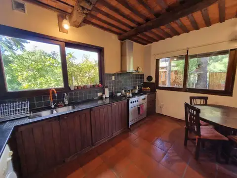 Casa 4 ambientes con 3 baños