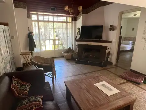Casa en Venta con 3 cocheras