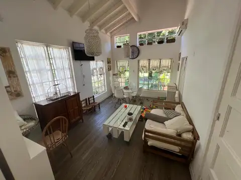 Casa 6 ambientes con 4 baños