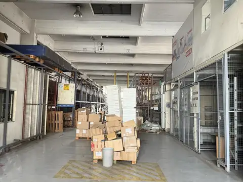 Galpon en Alquiler 68  mts Frente