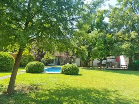 Casa en Venta, 4 ambientes en Parque Leloir - Permuta