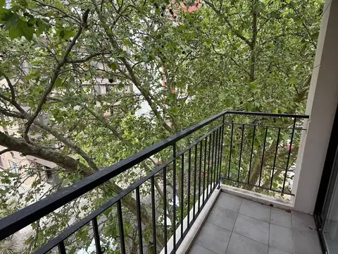 2 ambientes al frente c/balcon edificio joven en La Perla