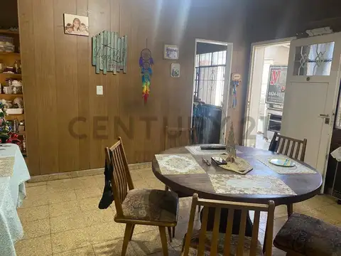 Casa de 4 ambientes en Ituzaingó Norte con Amplio Patio,Pileta y Cochera