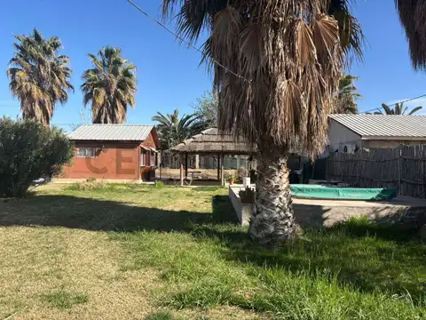 VENDO CASA CON PILETA