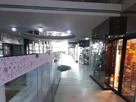 Oportunidad en Flores, Local en Galería Center, sobre Av.Rivadavia