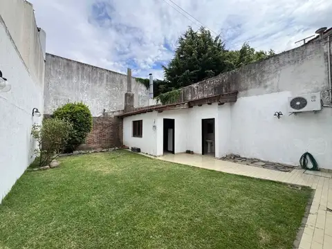 Casa 6 ambientes con 2 baños