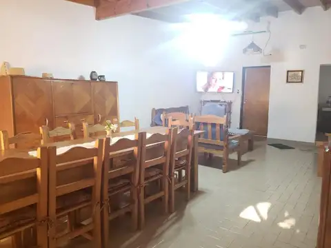 Casa 4 ambientes con 2 baños