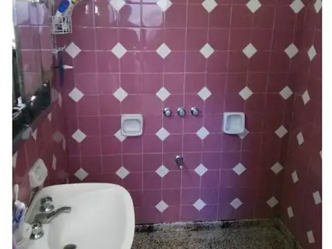 Casa 5 ambientes con 1 baño