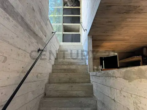 Casa en Alquiler con 2 cocheras