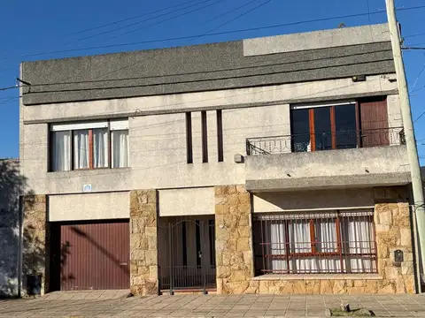 Casa en dos plantas de 4 dormitorios