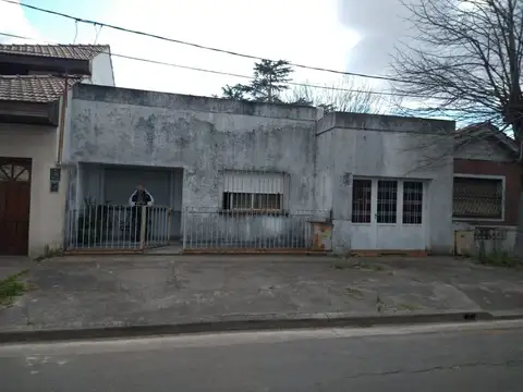 Casa en Venta en La Plata [Cod: 454]