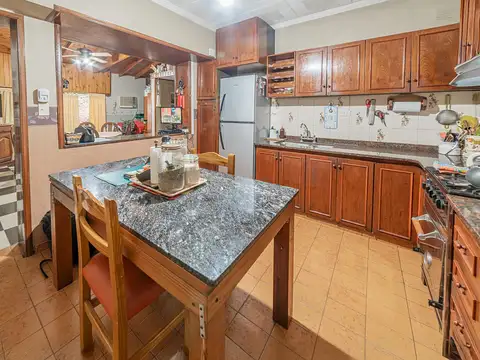Casa en Venta con 3 cocheras