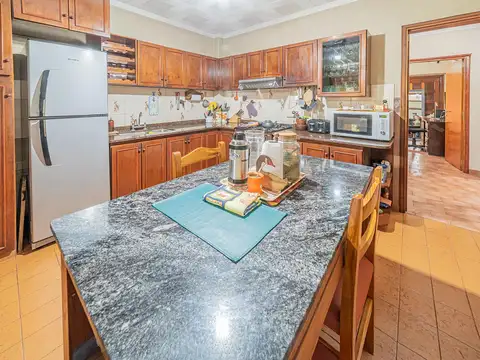 Casa 7 ambientes con 3 baños
