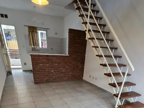 DEPARTAMENTO, CASA DE 3 AMBIENTES EN PLANTA ALTA Y EN DUPLEX CON BALCON EN VENTA. SAN ANDRES