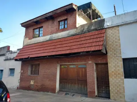 PH en venta - 4 Dormitorios 2 Baños - Cochera - 125Mts2 - Parque Avellaneda