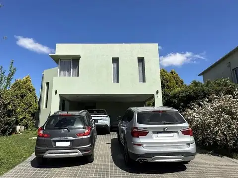 Casa Chalet  en Venta en Ayres Plaza, Pilar, G.B.A. Zona Norte