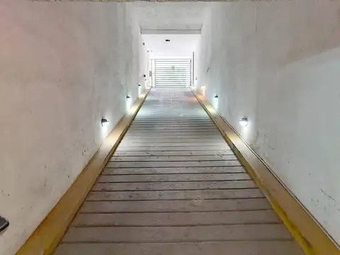 Cochera En Venta - Edificio Balcones De Cofico - Bedoya Esq.