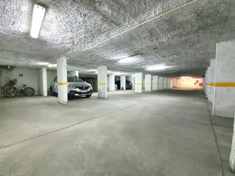 Cochera En Venta - Edificio Balcones De Cofico - Bedoya Esq.