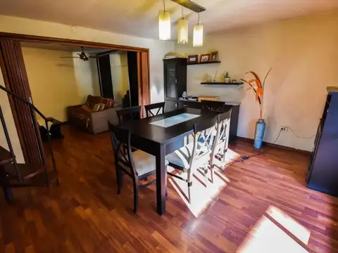 CASA TRES DORMITORIOS EN ABASTO CON AMPLIO PATIO EN VENTA